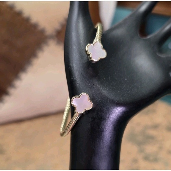 18K Gold-Plated Four-Leaf Clover Bracelet 7.75 Inches - Picture 2 of 9